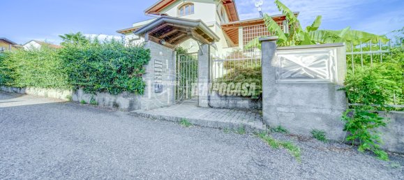 Apartamento de 3 habitaciónes en Sumirago, Italy No. 305179 4