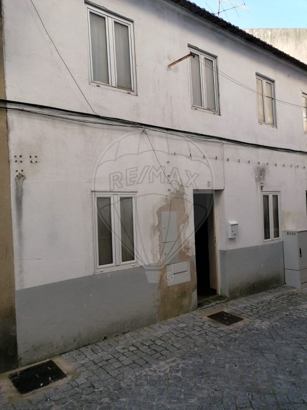 133m² Building in Pombal, Portugal No. 170685