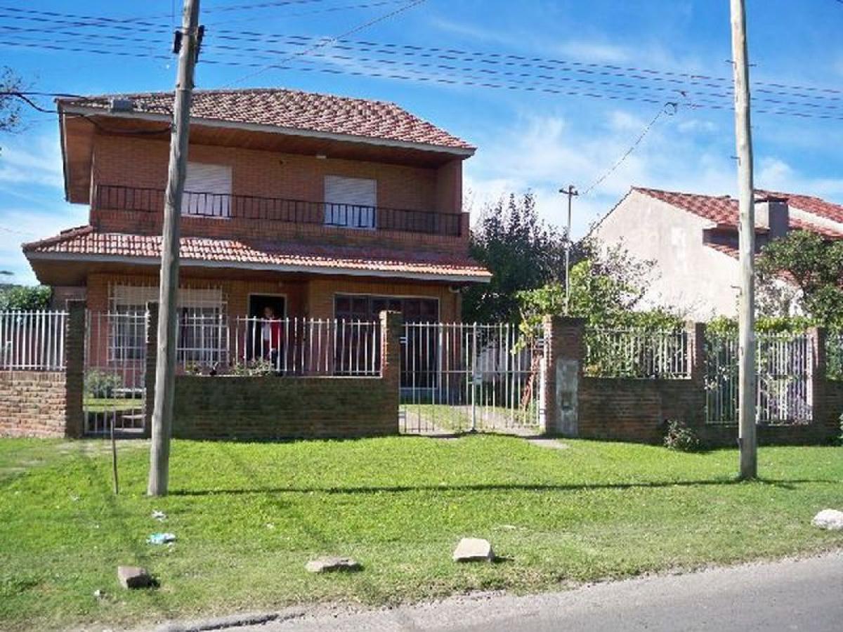 Casa de 3 dormitorios en Mar del Plata, Argentina No. 98952