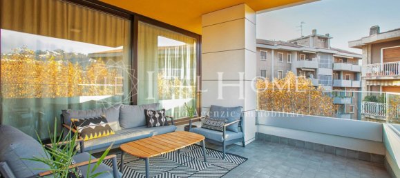 Apartamento de 4 dormitorios en Bergamo, Italy No. 370124 3
