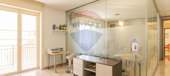 Oficina de 5 habitaciónes en Bari, Italy No. 266451 7