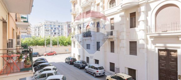 Oficina de 5 habitaciónes en Bari, Italy No. 266451 6