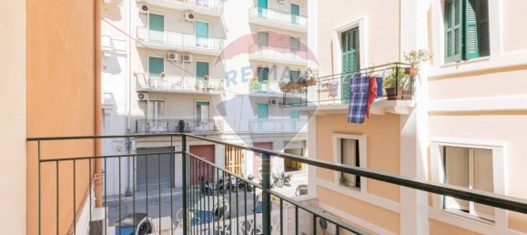 Oficina de 5 habitaciónes en Bari, Italy No. 266451 3