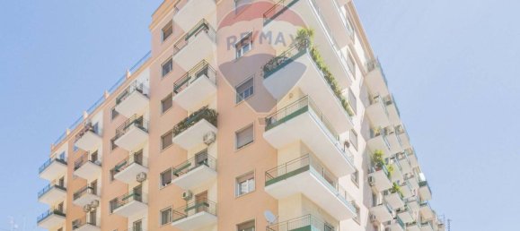 Oficina de 5 habitaciónes en Bari, Italy No. 266451 24