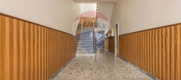 Oficina de 5 habitaciónes en Bari, Italy No. 266451 22