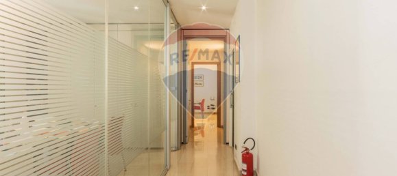 Oficina de 5 habitaciónes en Bari, Italy No. 266451 8