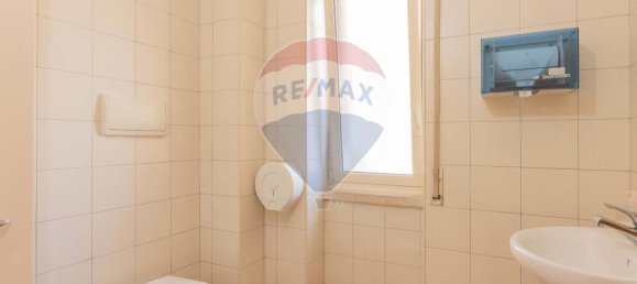 Oficina de 5 habitaciónes en Bari, Italy No. 266451 16