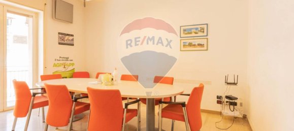 Oficina de 5 habitaciónes en Bari, Italy No. 266451 17