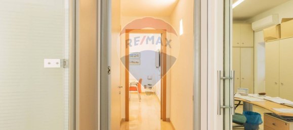 Oficina de 5 habitaciónes en Bari, Italy No. 266451 9