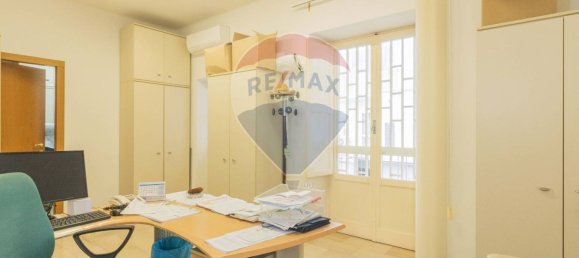 Oficina de 5 habitaciónes en Bari, Italy No. 266451 10