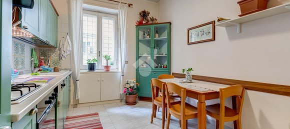 Квартира с 3 комнатами в Рим, Италия № 26353 6