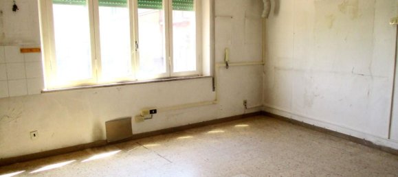 6 rooms Apartment in Pontedera, Italy No. 215966 2