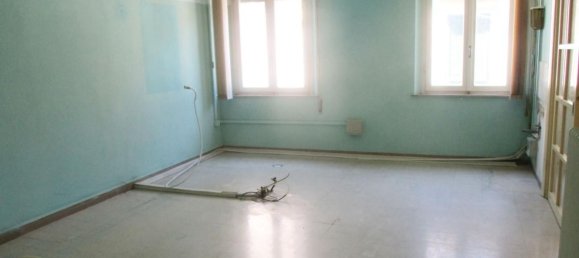 6 rooms Apartment in Pontedera, Italy No. 215966 3