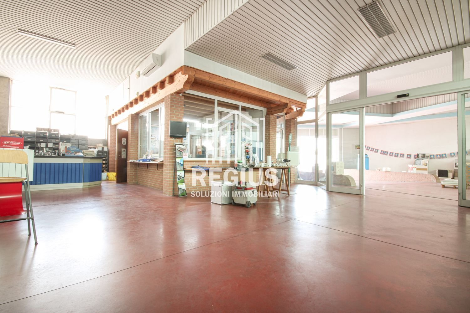 Almacén en Venice, Italy 3888 m² No. 286405