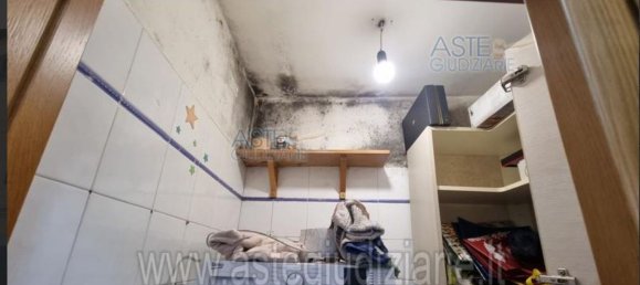 Apartamento de 3 habitaciónes en Livorno, Italy No. 41697 11