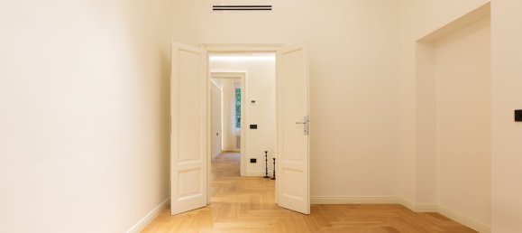 3 bedrooms Apartment in Milan, Italy No. 314199 8