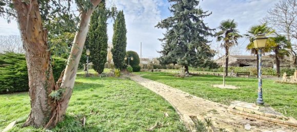 4 bedrooms House in Saint-Pere-sur-Loire, France No. 158897 4