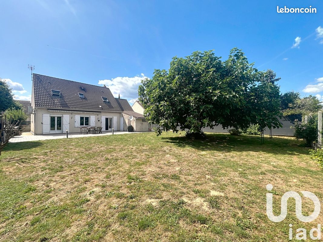 Casa T4 em Les Chapelles-Bourbon, France N.º 325374