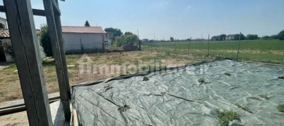 2 bedrooms House in Suzzara, Italy No. 91869 3