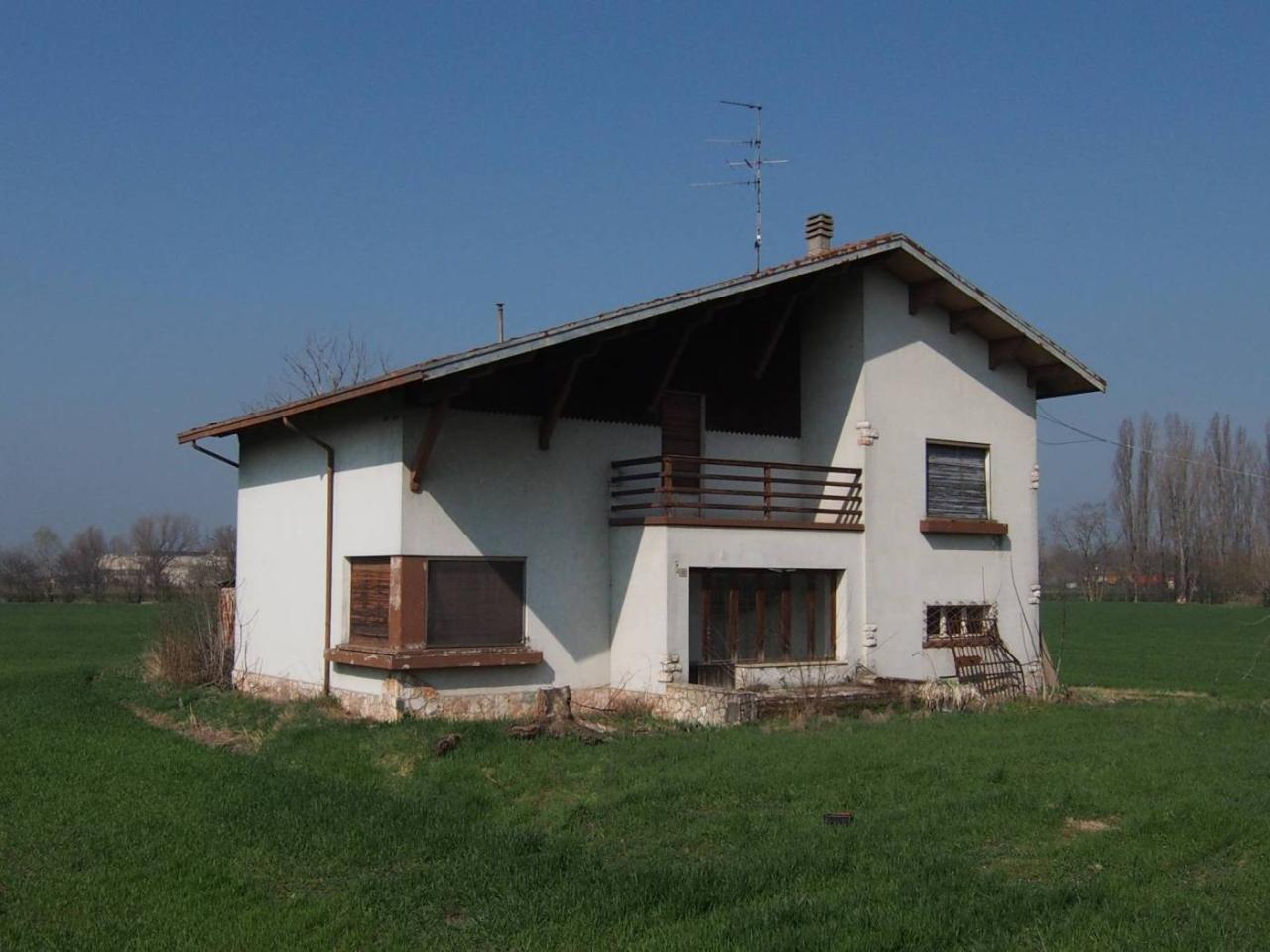 5-Zimmer Villa in Gonzaga, Italy, Nr. 108379