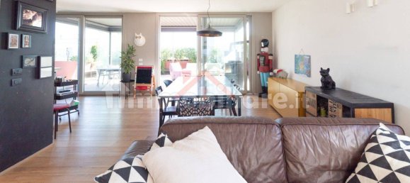 2 bedrooms Penthouse in Carpi, Italy No. 296669 4