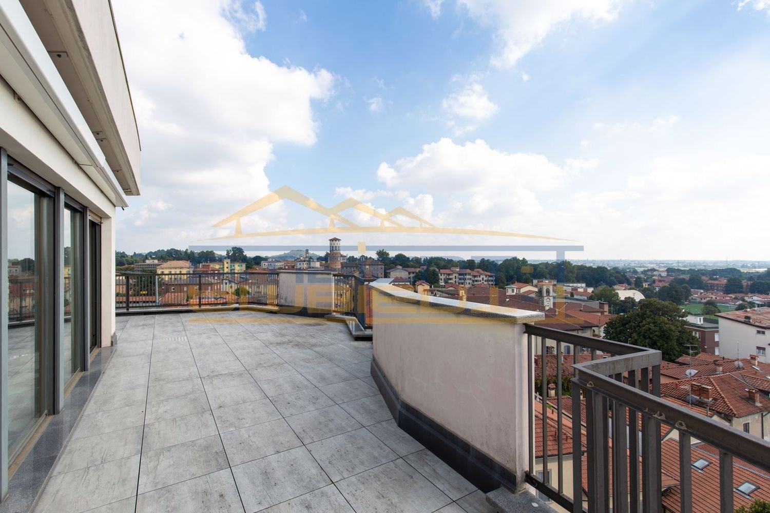 4-Zimmer Penthouse in Merate, Italy, Nr. 144646