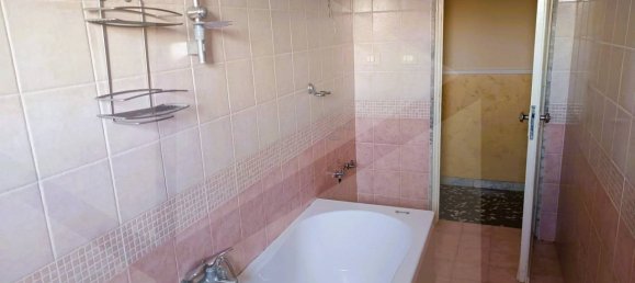 2 bedrooms Apartment in Bari, Italy No. 18259 11