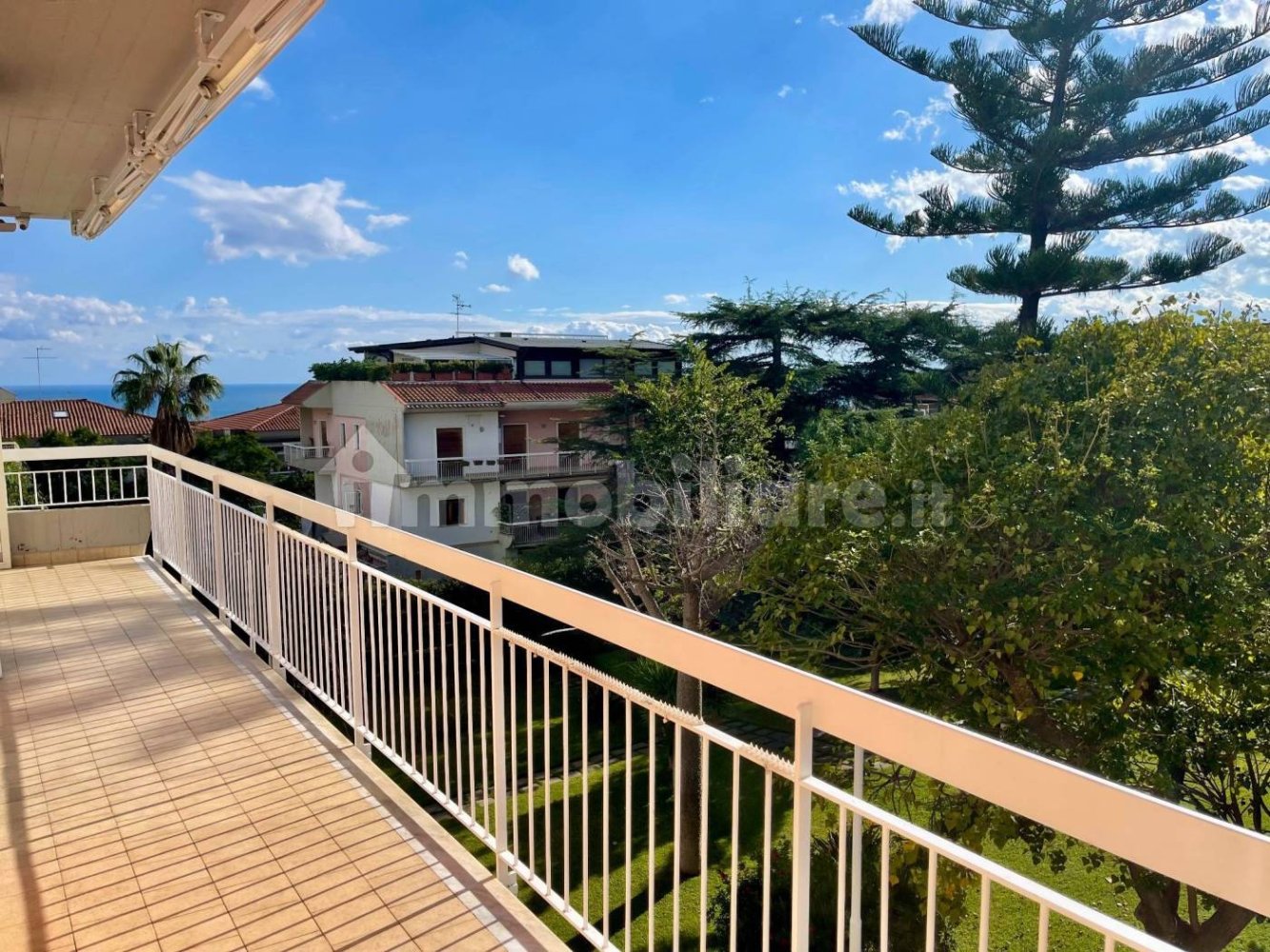 Apartamento de 3 dormitorios en Aci Castello, Italy No. 102444