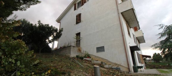 5 bedrooms Apartment in Potenza Picena, Italy No. 351508 3