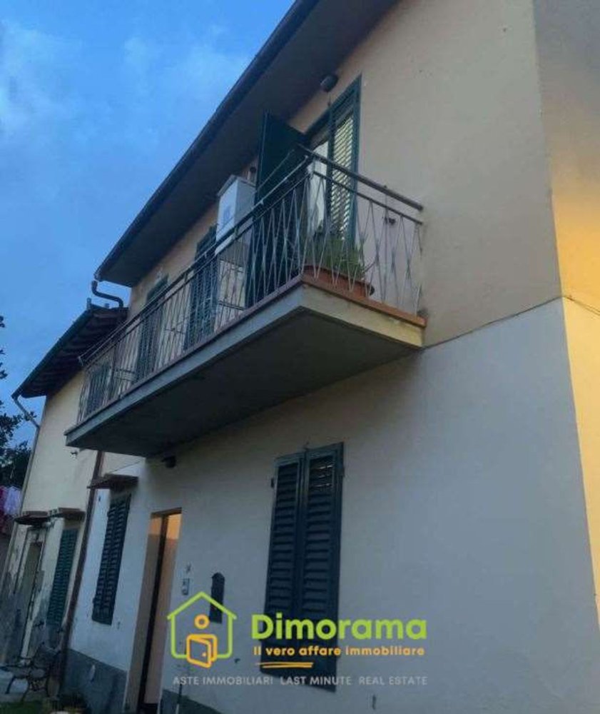 3 bedrooms Apartment in Campi Bisenzio, Italy No. 335749