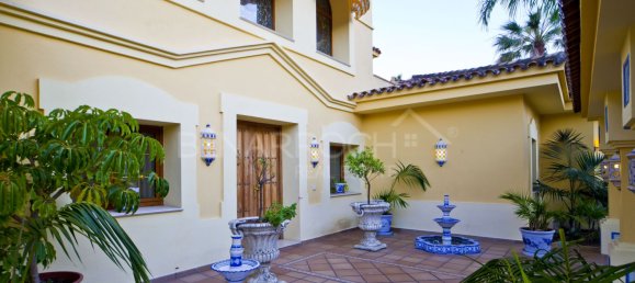 4 bedrooms Villa in Marbella, Spain No. 112438 9