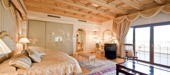 4 bedrooms Villa in Marbella, Spain No. 112438 3