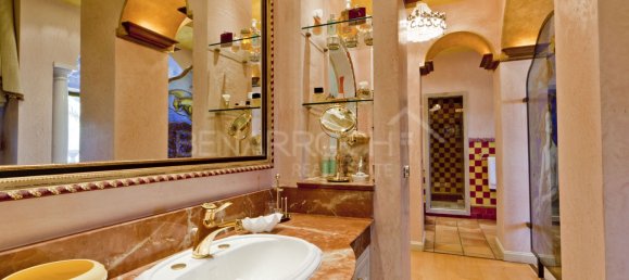 4 bedrooms Villa in Marbella, Spain No. 112438 4