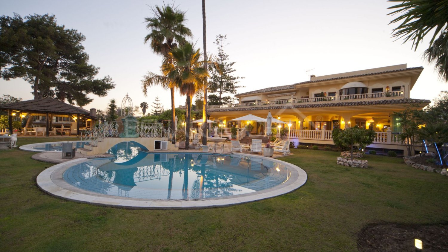 4 bedrooms Villa in Marbella, Spain No. 112438