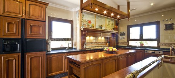 4 bedrooms Villa in Marbella, Spain No. 112438 15