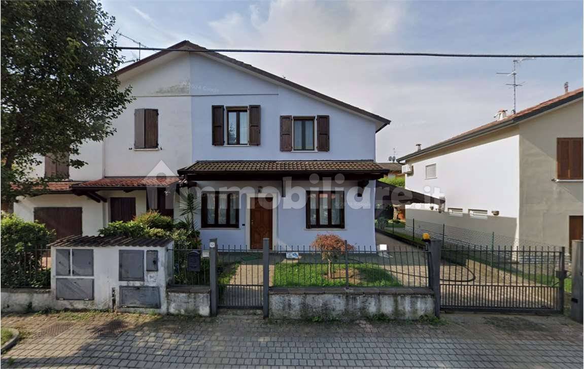 2 bedrooms Villa in Brescia, Italy No. 355741