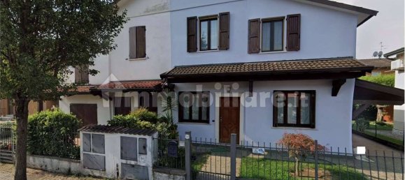 2 bedrooms Villa in Brescia, Italy No. 355741 2