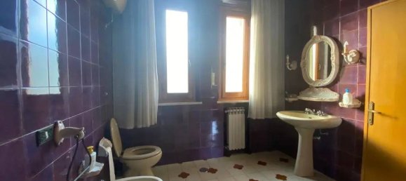 Apartamento de 5 habitaciónes en Vinci, Italy No. 146446 3