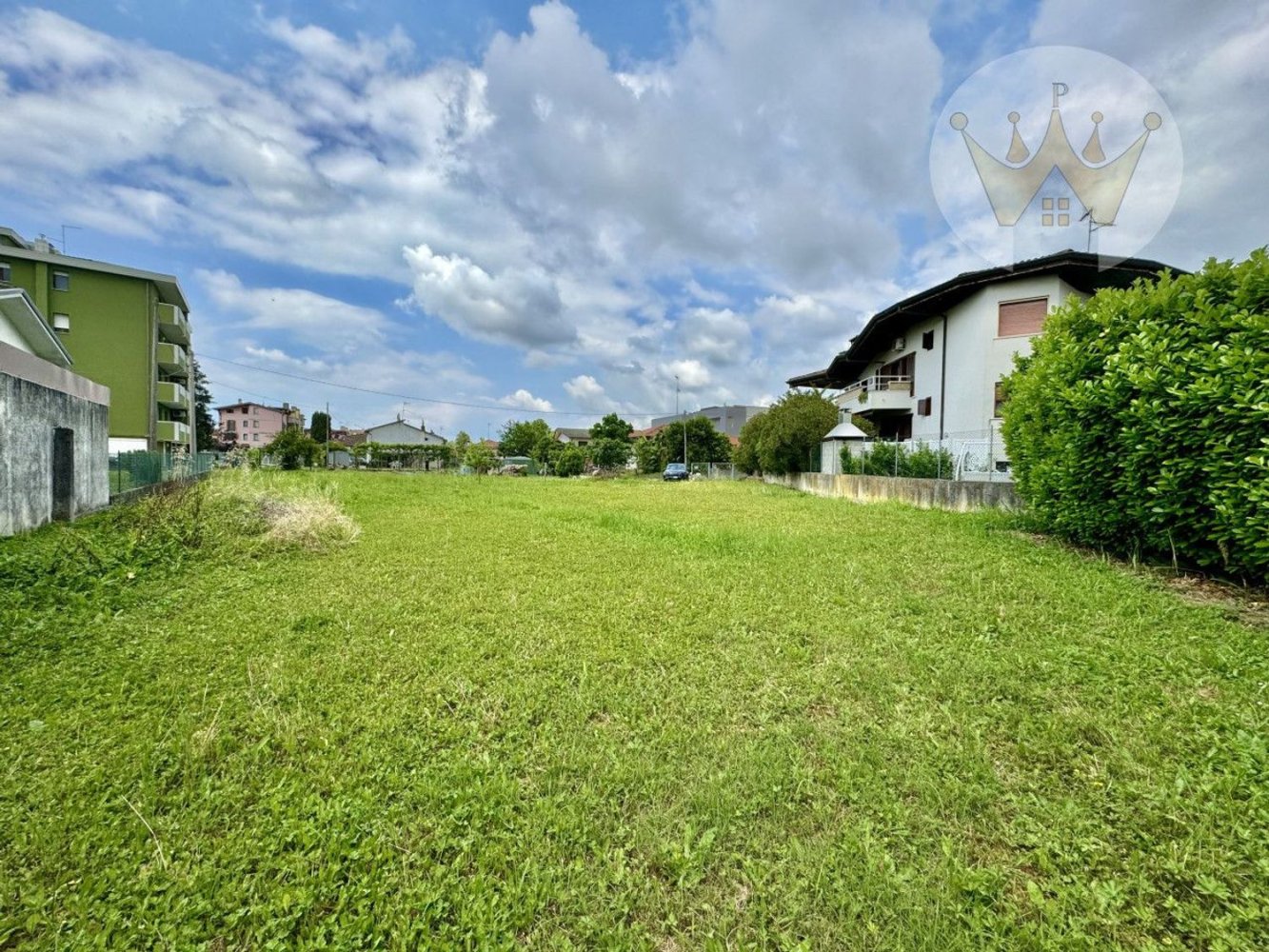 1000m² Land in Udine, Italy No. 184015