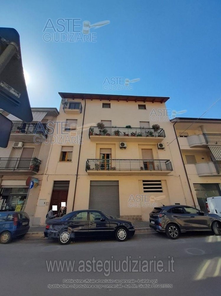 Квартира с 8 комнатами в Фонди, Италия № 181069