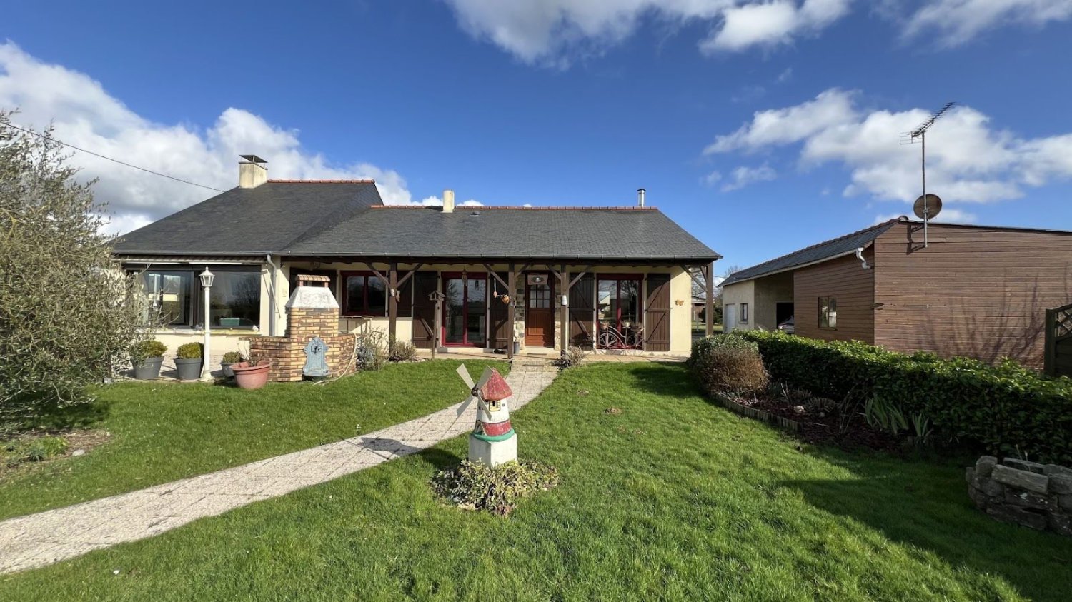 Casa de 3 dormitorios en Chasne-sur-Illet, France No. 201709