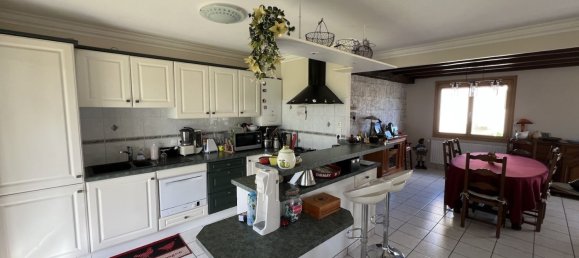 Casa de 3 dormitorios en Chasne-sur-Illet, France No. 201709 3