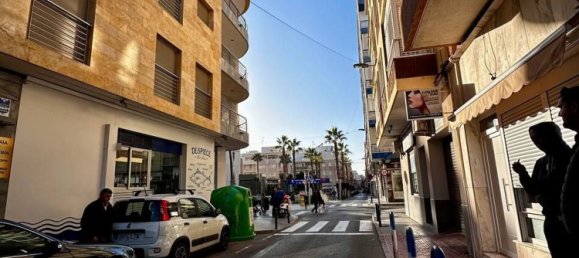 Apartamento de 3 dormitorios en Torrevieja, Spain No. 143210 35