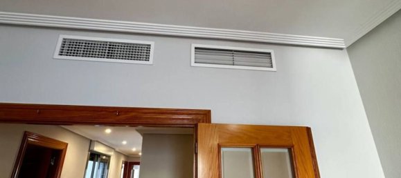 Apartamento de 3 dormitorios en Torrevieja, Spain No. 143210 2