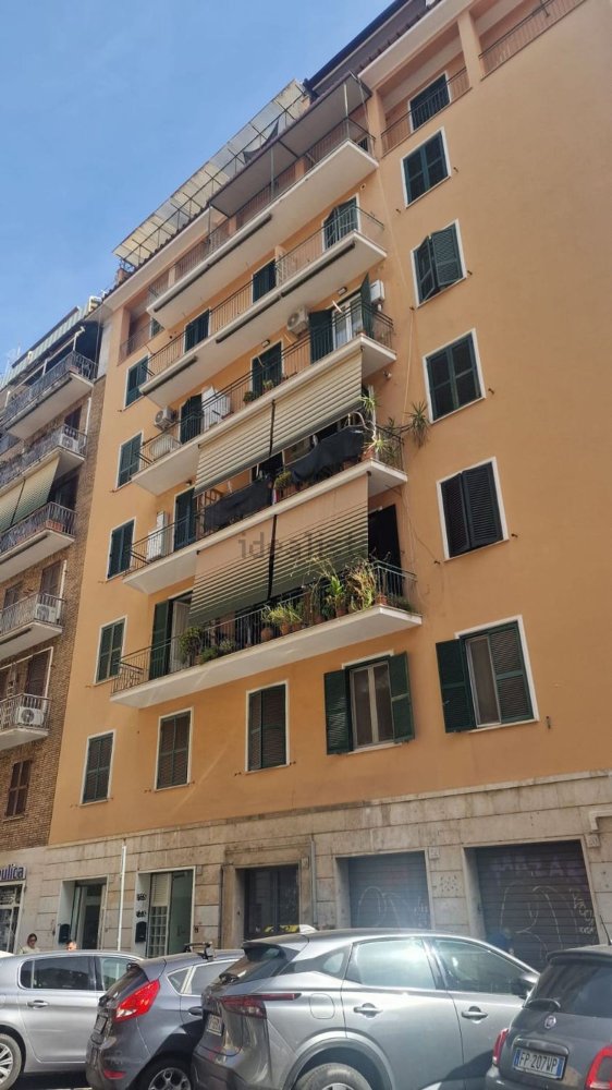 3 rooms Apartment in Rome, Italy No. 394162
