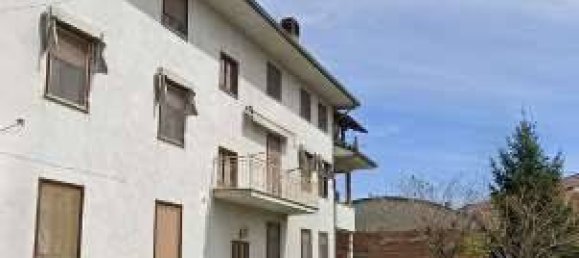 5 rooms Apartment in Fresonara, Italy No. 200074 2