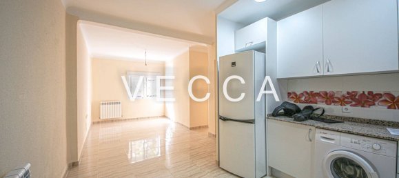 3 bedrooms Apartment in Madrid, Spain No. 187203 2