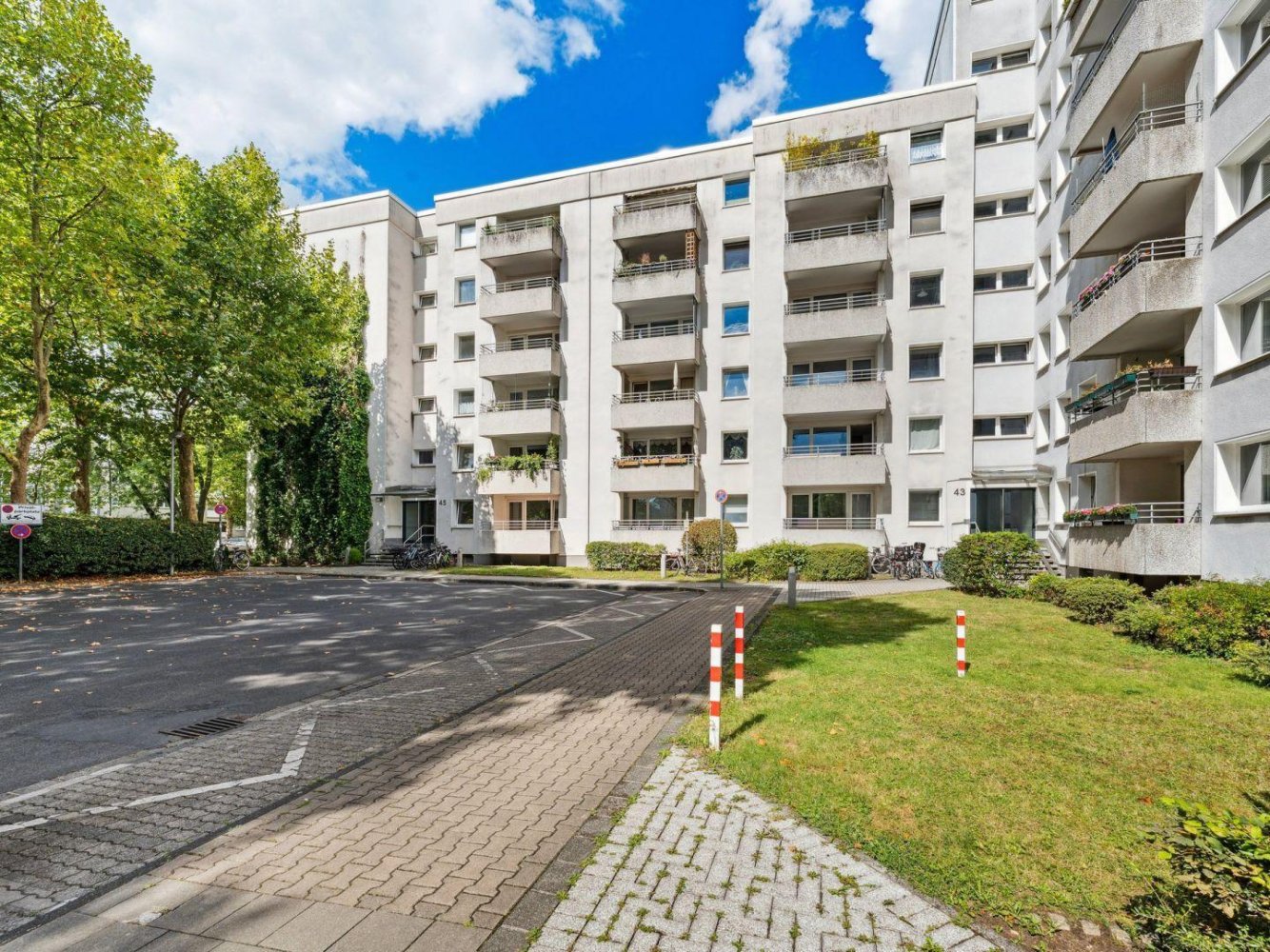 2 rooms Apartment in Dusseldorf, Germany No. 357140