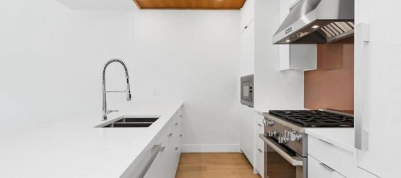 2 bedrooms Condo in British Columbia, Canada No. 180 6