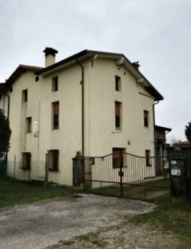 Casa de 7 dormitorios en Pordenone, Italy No. 344543